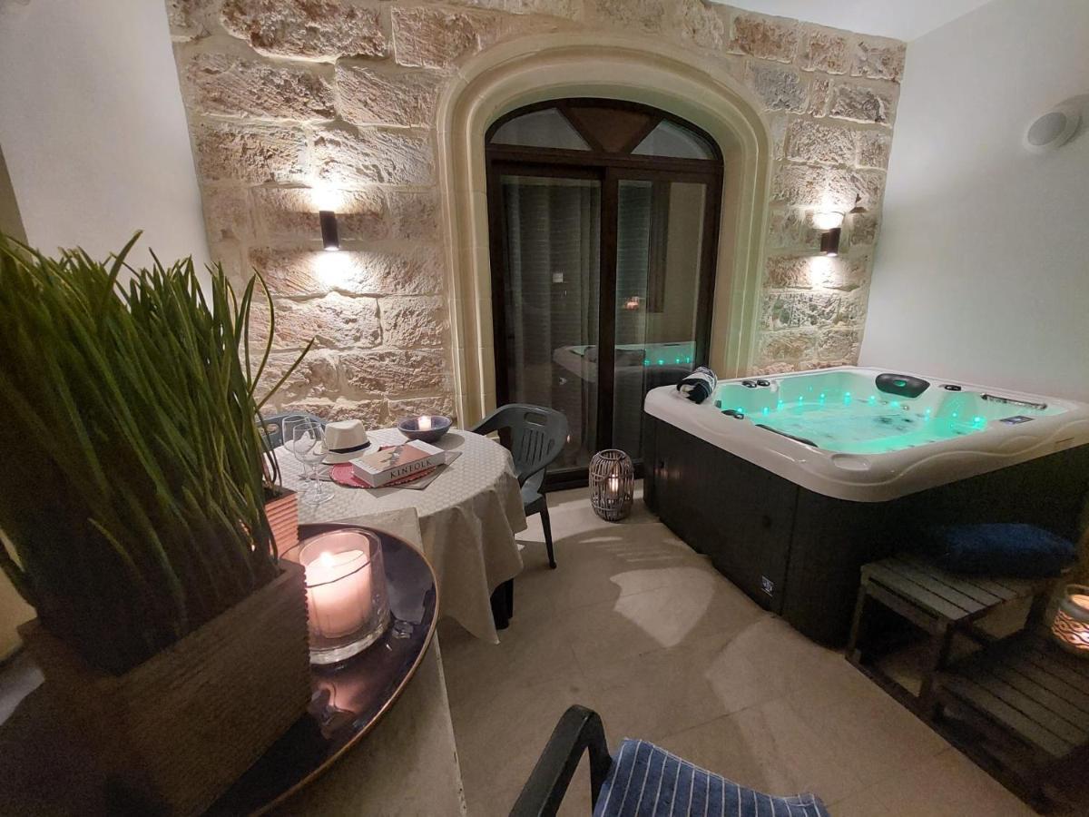 梅利哈Ta'Lonza Luxury Near Goldenbay With Hot Tub App1公寓 外观 照片